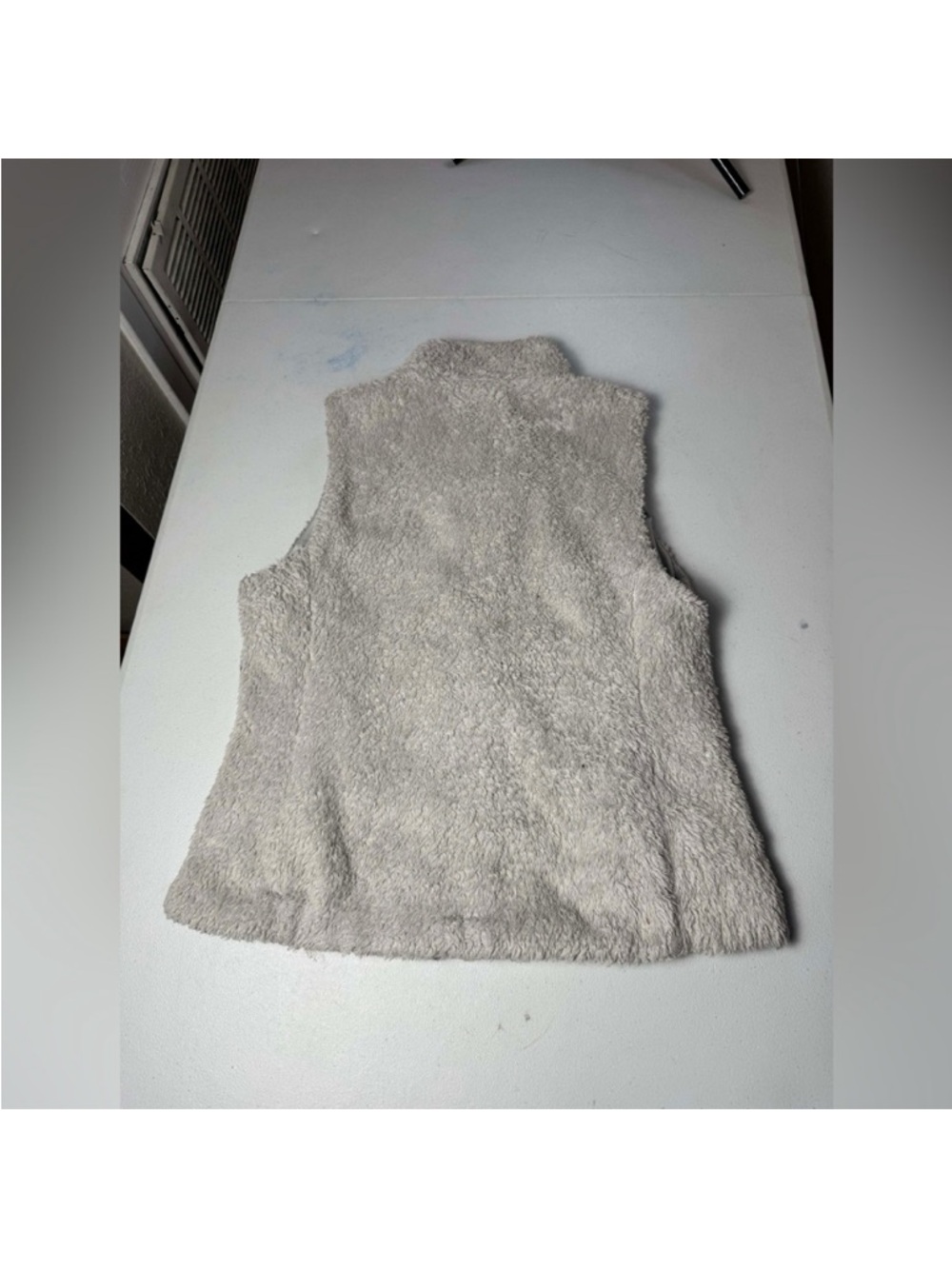 Patagonia Women's Fleece Vest
Gray Sherpa Full Zip Size L
Outdoor Hiking - Picture 8 of 12